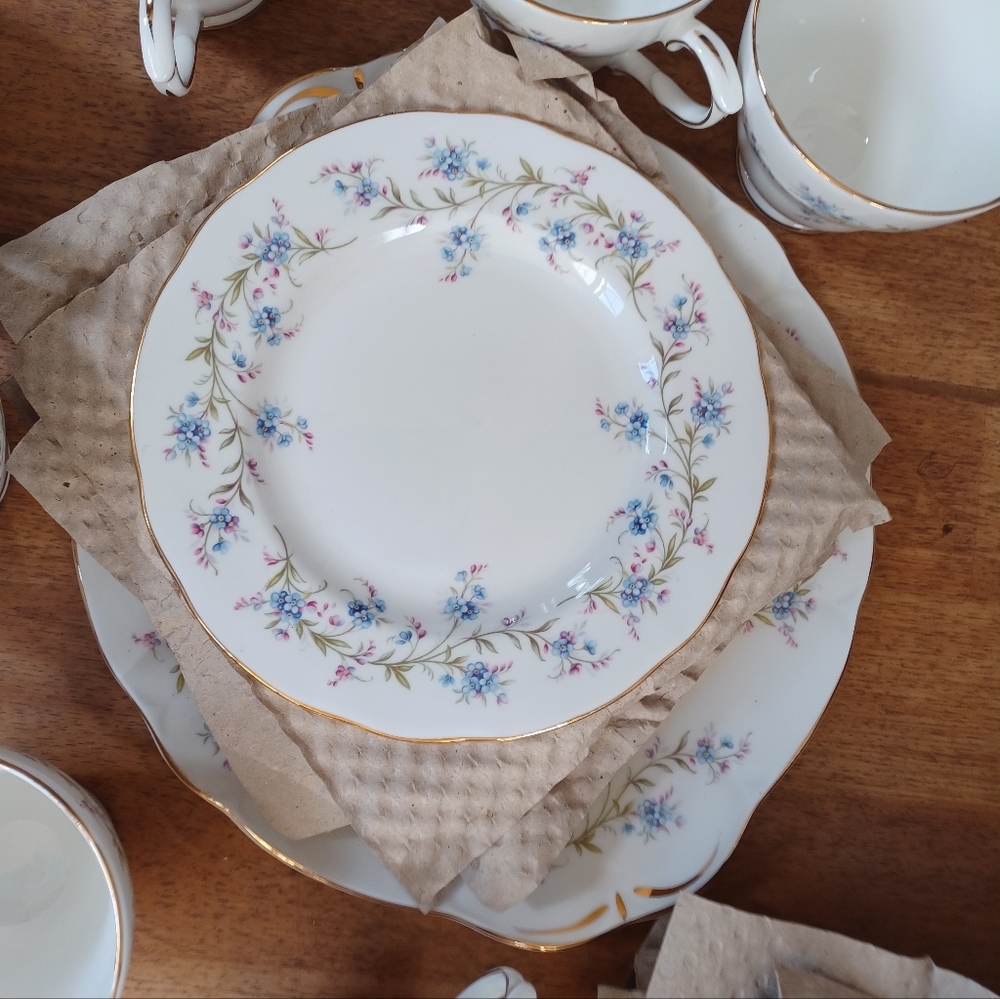 Vintage Duchess Bone China Tea Set Tranquility pattern 21 pc. Set never … - Picture 4 of 8